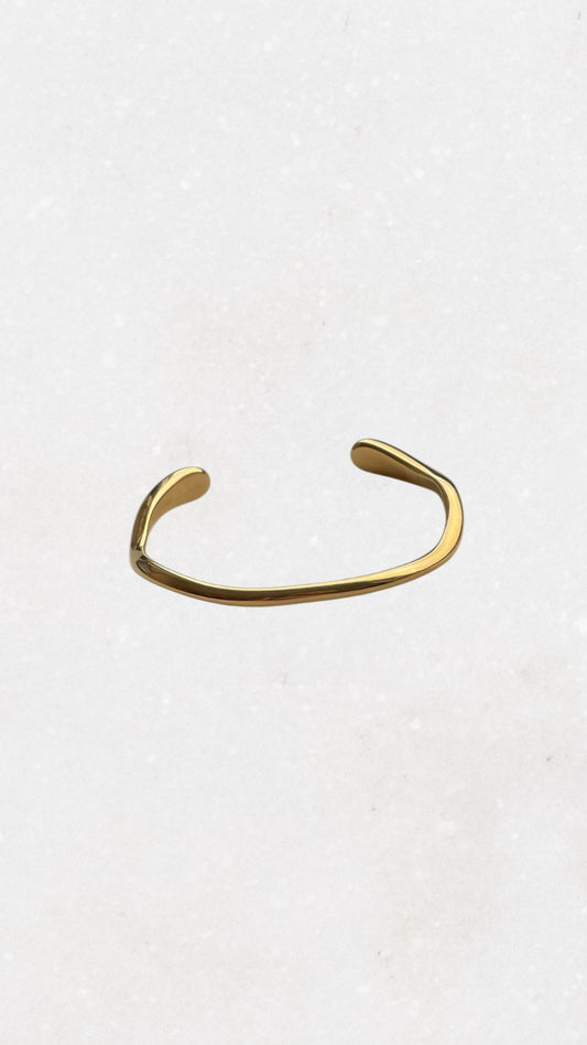 Wavy Elegance Bangle