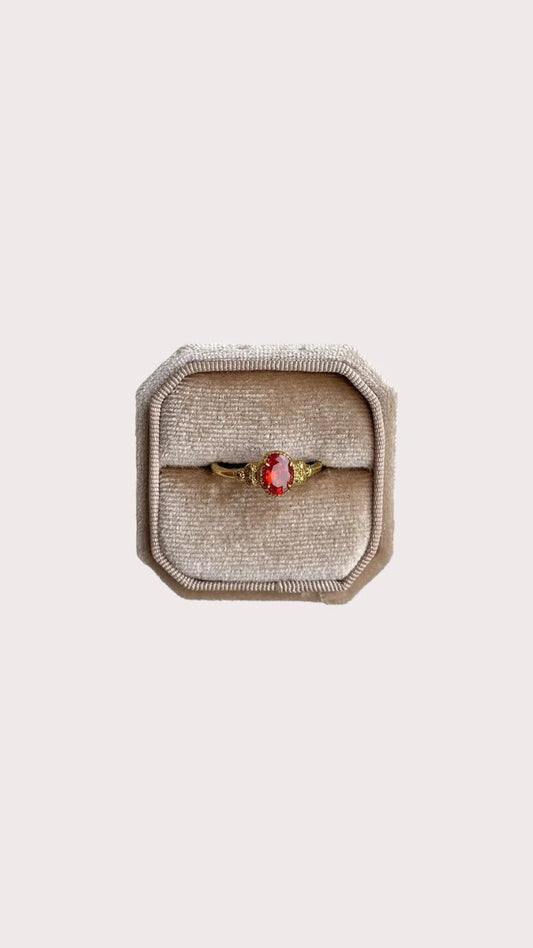 Red Stone Vintage Ring - Atelier Tú